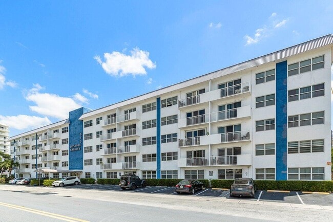 Building Photo - 550 Bayshore Dr
