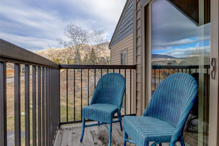 Building Photo - 3005 Village Dr