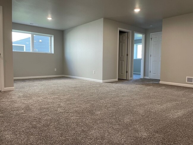 Building Photo - Modern Designed Home with Second Family Room