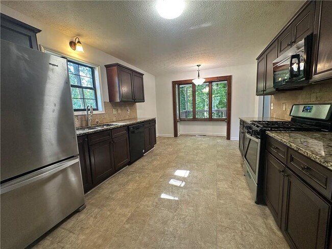 Building Photo - 330 Homestead Cir NW