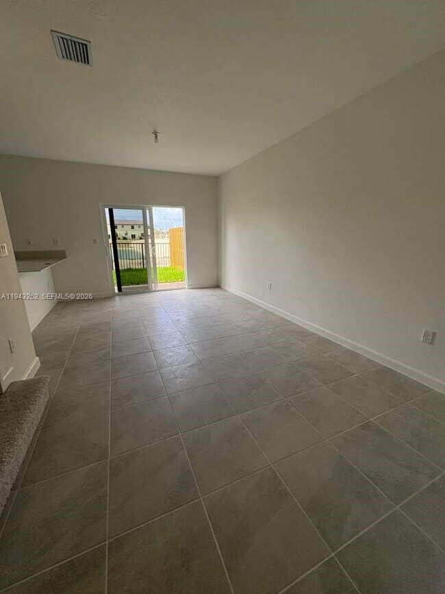 Building Photo - 2708 SE 26th Ave