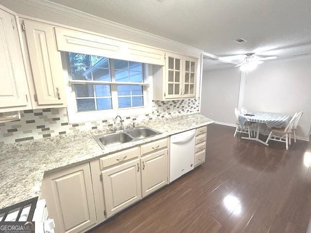 Building Photo - 305 Carriage Chase