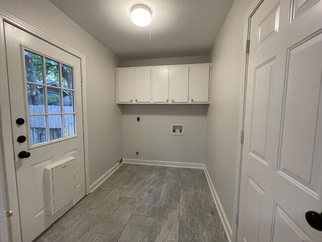 Building Photo - 1201 Norwood Rd