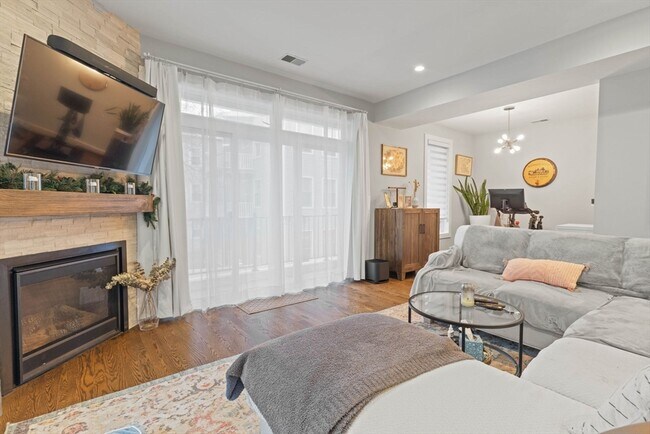 Building Photo - 6 Ashland St