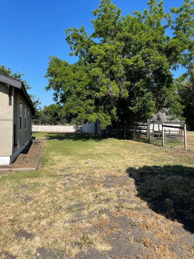 Building Photo - For Rent: Charming 2 Bedroom, 1 Bath Home ...