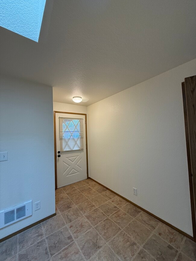 Building Photo - 9114 44th Dr NE