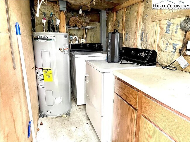 storage, washer/dryer - 252 Trillium Rd