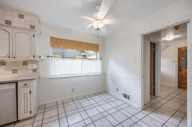 Building Photo - 1404 Seminole Dr