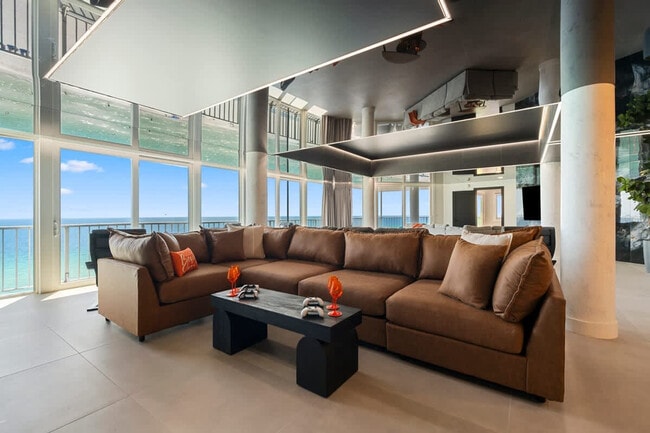 Building Photo - 8743 Thomas Dr