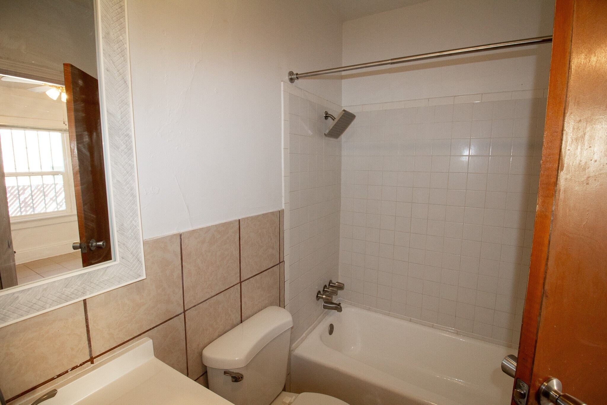 Building Photo - 3510 Porter Ave