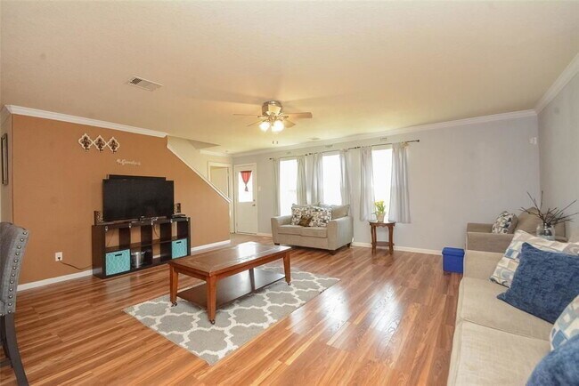 Building Photo - 9930 Swallow Dr