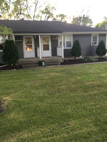 Building Photo - 130 S Perona Ct