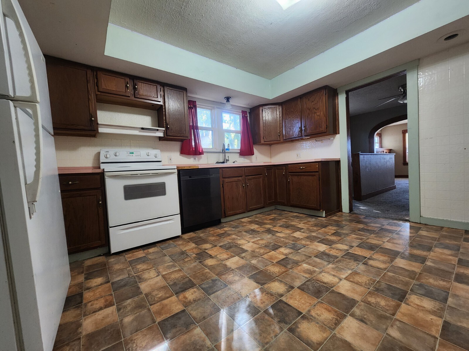 Kitchen - 811 W Main St