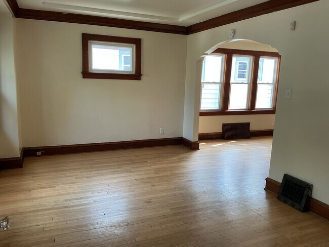 Building Photo - 3 Bedroom Single Family Home