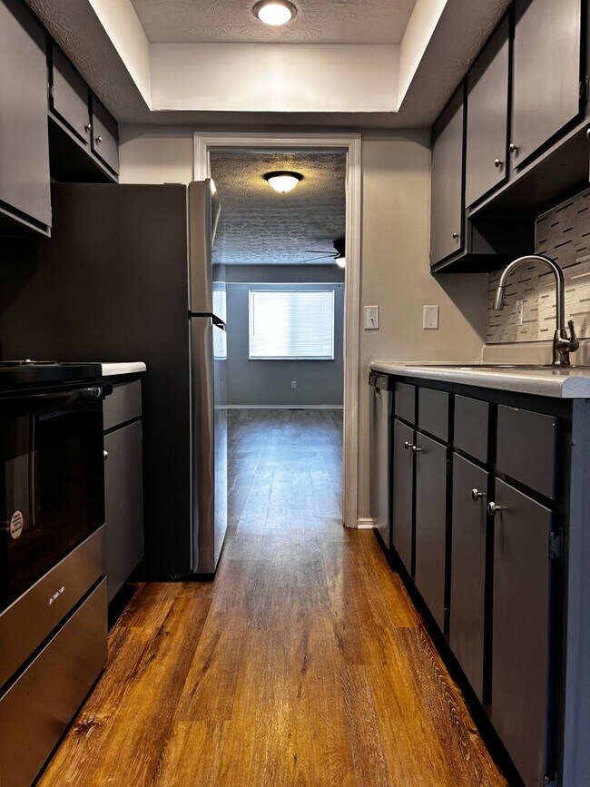 Building Photo - 3534 Spanish Villa Dr