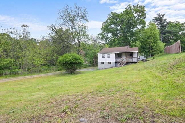 Building Photo - 104 Smithtown Rd