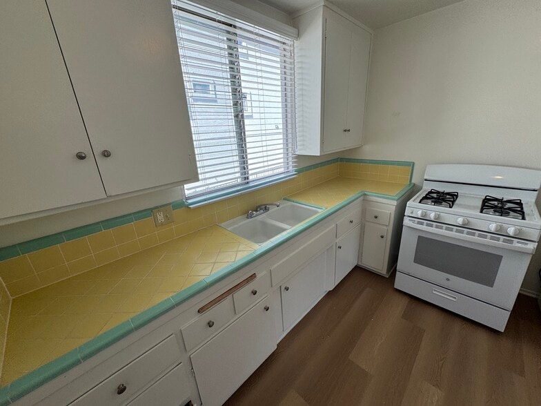 Building Photo - 5102 Inglewood Blvd