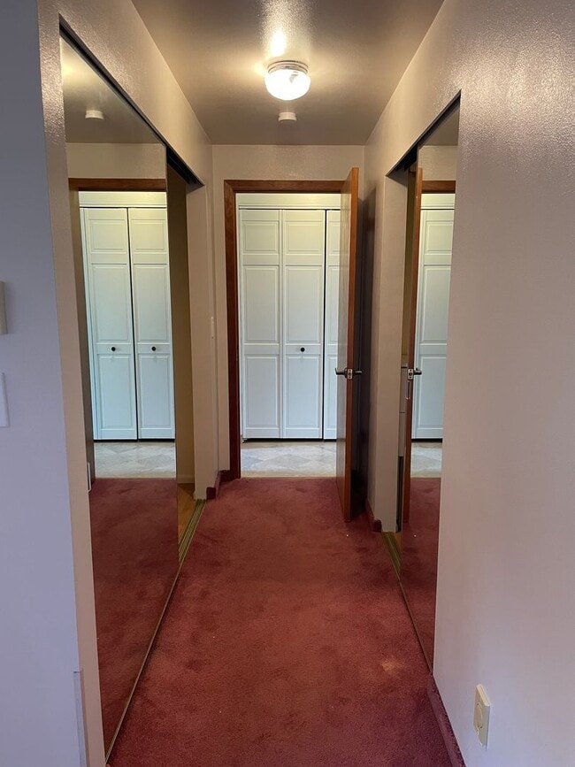 Building Photo - 2 BR/1.75 BA home in Edmonds