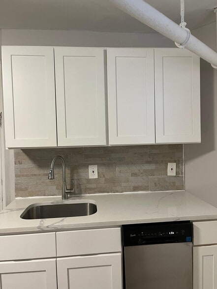 Building Photo - 7320 Kennedy Blvd