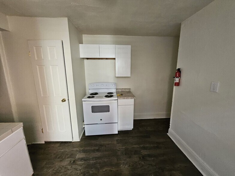 Building Photo - 924 E Morton St