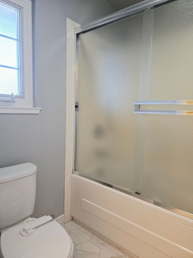 Building Photo - Stunning 4BD + Office Home with Pool in Li...
