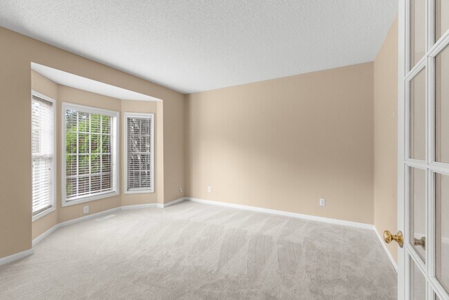 Building Photo - 108 Castlebury Creek Ct
