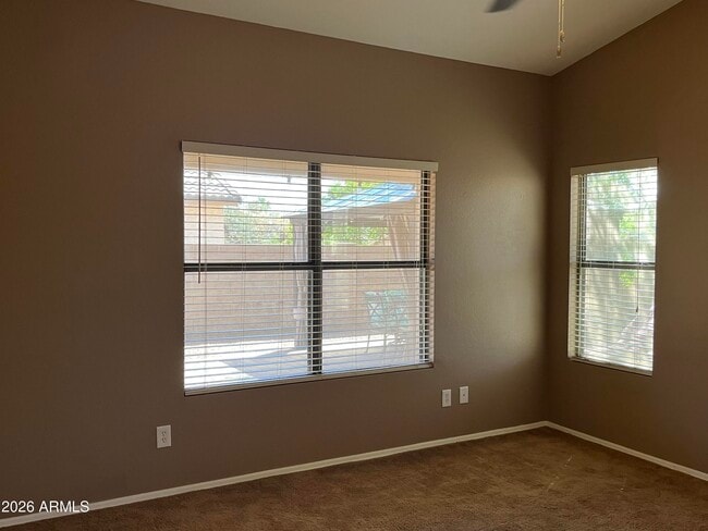 Building Photo - 3921 E Graythorn St