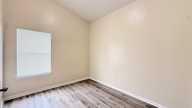 Building Photo - 15821 Ridgecroft Rd