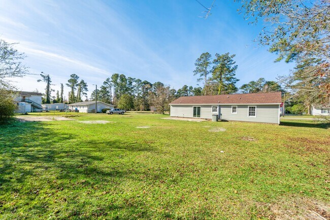 Building Photo - 136 Sandy Dr