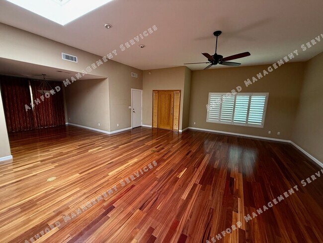 Building Photo - 3 BEDROOM 2 BATHROOM HOME RIGHT ON McCORMI...