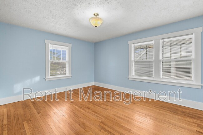 Building Photo - 3228 Fontenelle Blvd