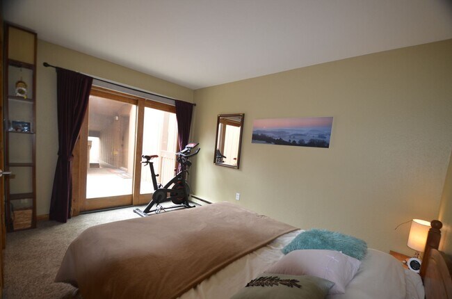 Building Photo - Pets Negotiable!  Walk to town, community hot tub! 2 month lease!