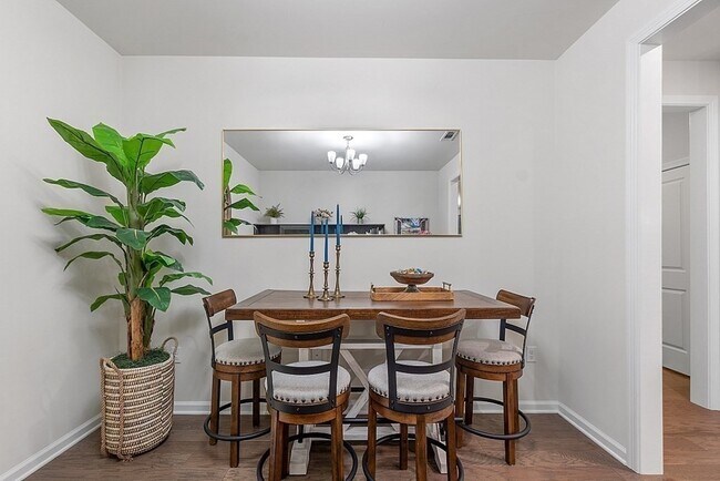 Building Photo - 120 University Ave