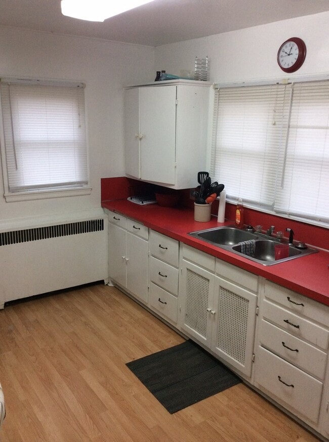 Building Photo - Available August 1st