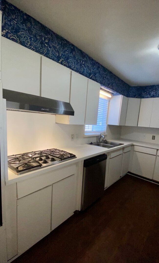 Building Photo - Arlington Heights Cottage