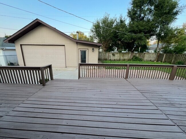 Building Photo - 3529 Carpenter St