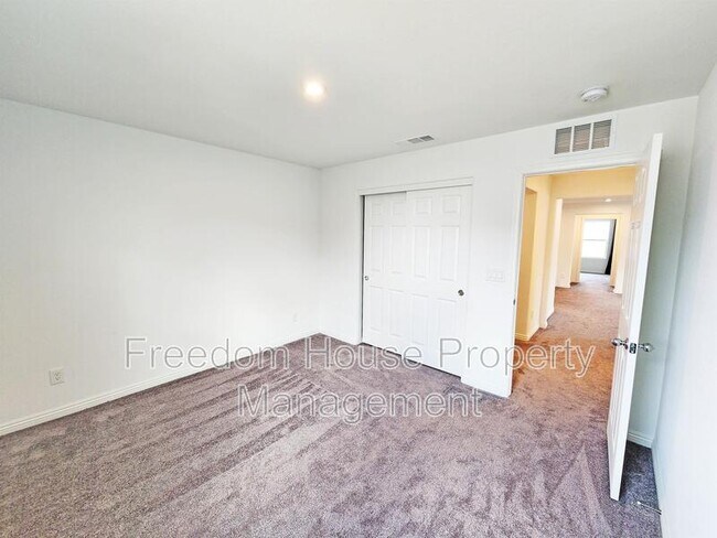 Building Photo - 3821 E Weld Ave