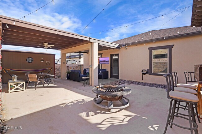 Building Photo - 12597 New Dawn Dr