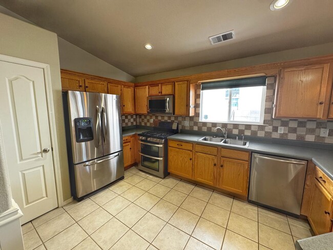 Building Photo - 8608 Quail Creek Ct NE