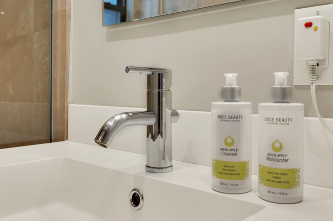 Building Photo - 70 E Walton St