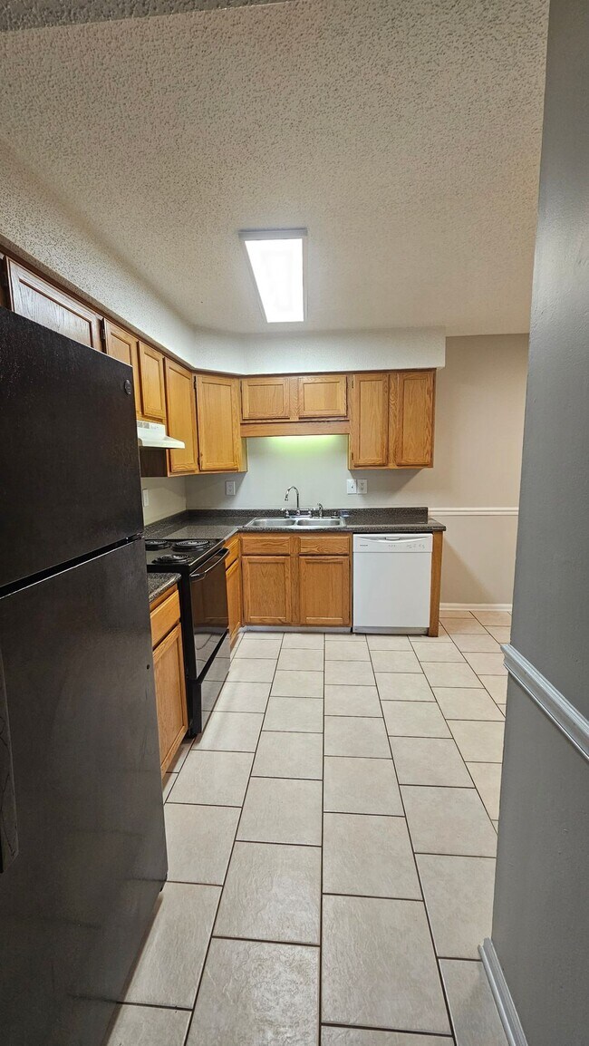 Building Photo - Calvary Park Apartments