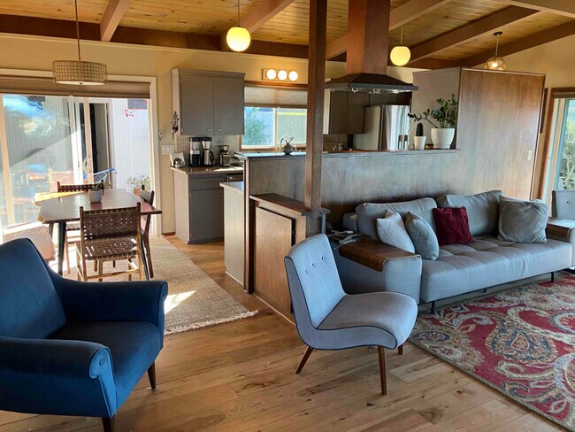 Building Photo - 705 Center Ct