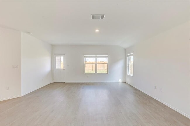 Building Photo - 105 Imola St