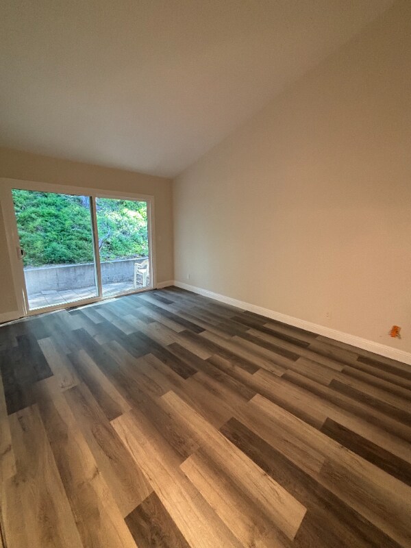 Building Photo - 322 S Vista Del Canon
