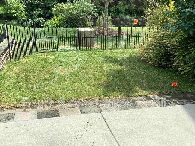 Building Photo - 2936 Settle In Ln