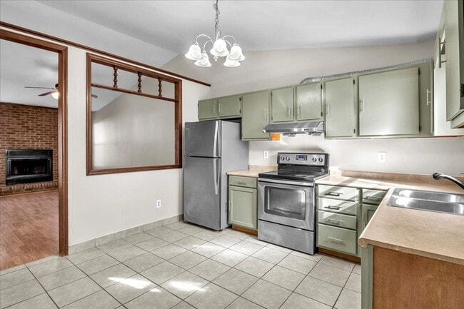 Building Photo - 2 Bed 2.5 Bath Duplex