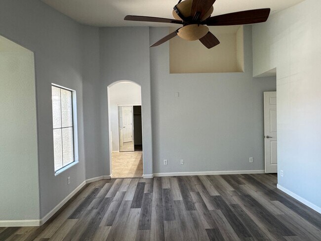 Building Photo - Updated 4 bedroom home in Casa Del Rey Com...