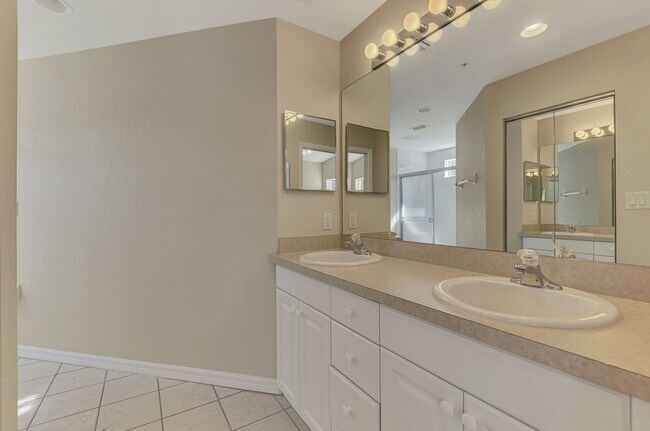 Building Photo - Beautiful 3/2 in Tara Community