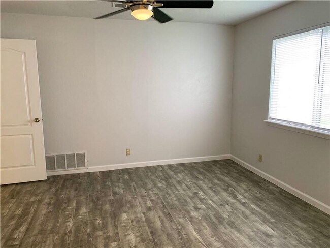 Building Photo - 610 Buckskin Dr