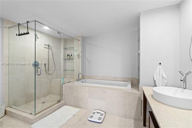 Building Photo - 465 Brickell Ave
